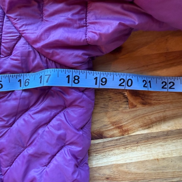Patagonia Women's Plum Micro Puff Hoody - Picture 4 of 9